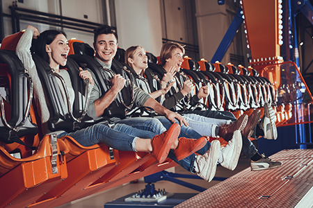 3 UK theme parks that you can easily get to by bus - CheckMyBus UK